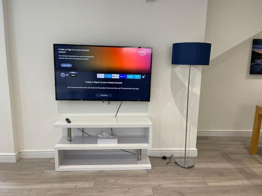 Maisy Lodge - Two Bed Lux Flat - Parking, Netflix, Wifi - Close To Blenheim Palace & Oxford - F2 Kidlington Luaran gambar