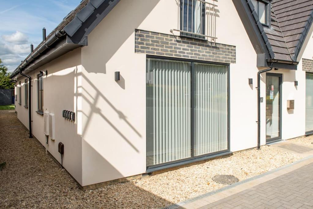 Maisy Lodge - Two Bed Lux Flat - Parking, Netflix, Wifi - Close To Blenheim Palace & Oxford - F2 Kidlington Luaran gambar