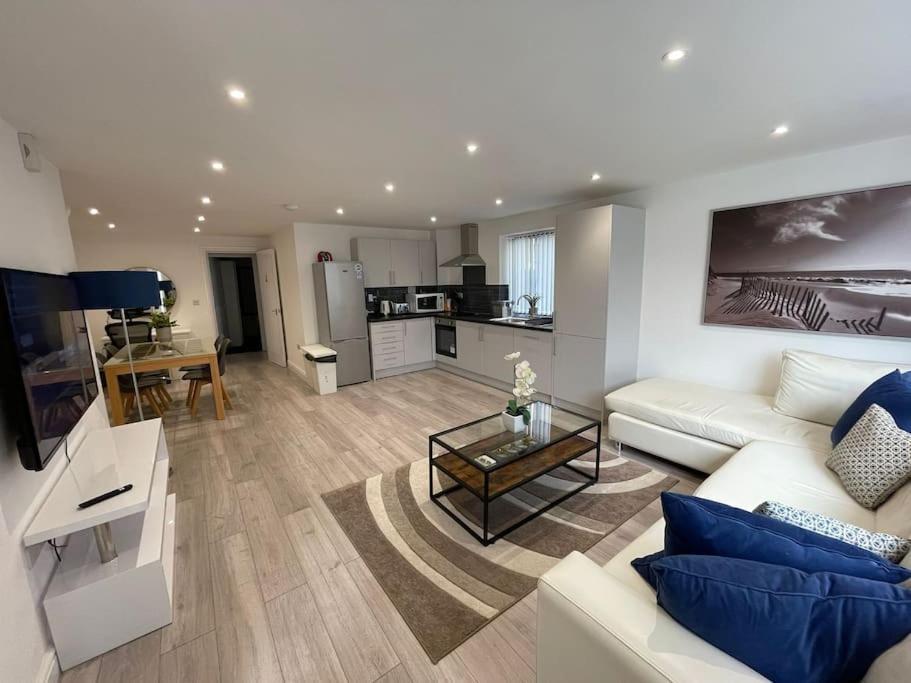 Maisy Lodge - Two Bed Lux Flat - Parking, Netflix, Wifi - Close To Blenheim Palace & Oxford - F2 Kidlington Luaran gambar