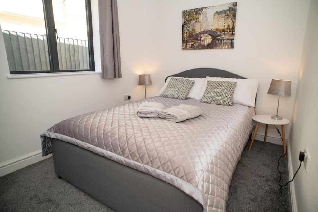 Maisy Lodge - Two Bed Lux Flat - Parking, Netflix, Wifi - Close To Blenheim Palace & Oxford - F2 Kidlington Luaran gambar