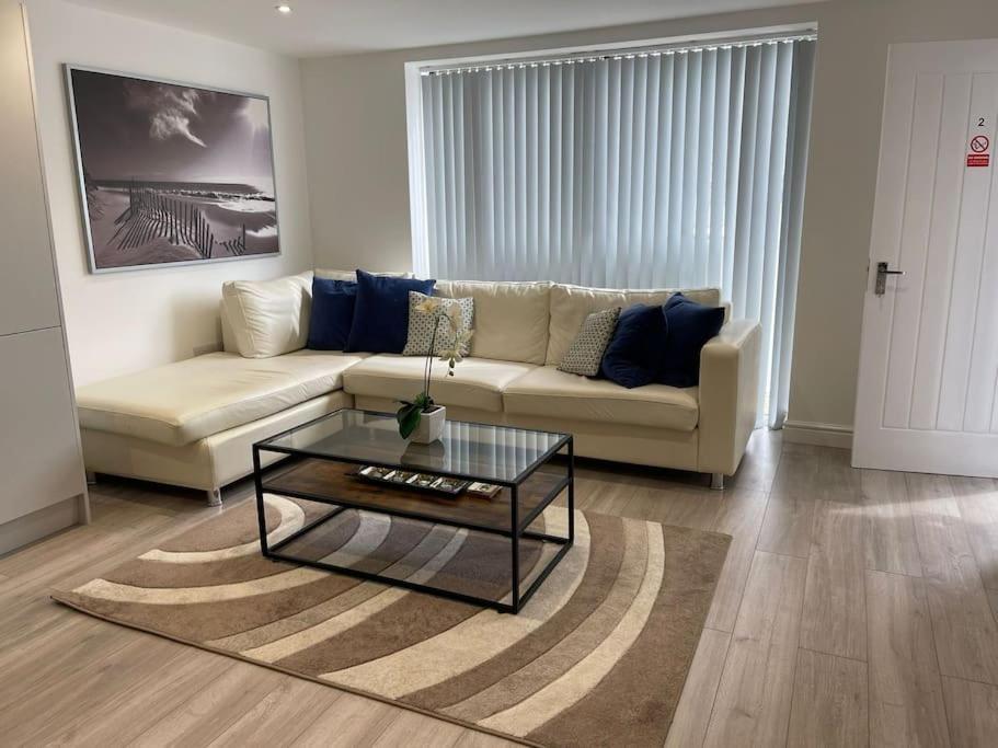 Maisy Lodge - Two Bed Lux Flat - Parking, Netflix, Wifi - Close To Blenheim Palace & Oxford - F2 Kidlington Luaran gambar