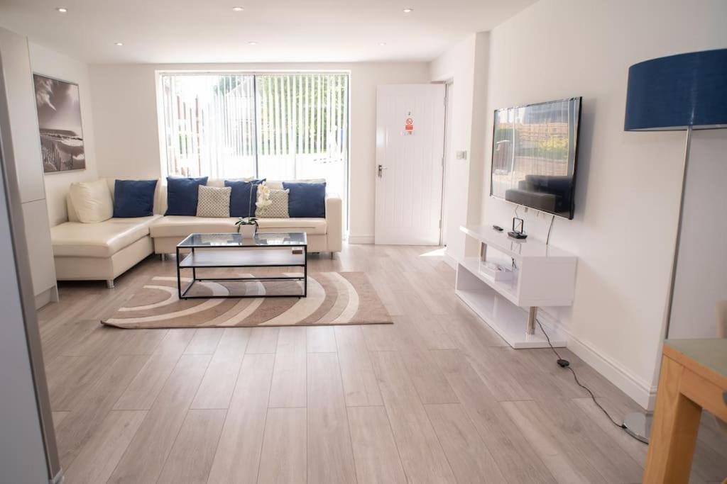 Maisy Lodge - Two Bed Lux Flat - Parking, Netflix, Wifi - Close To Blenheim Palace & Oxford - F2 Kidlington Luaran gambar