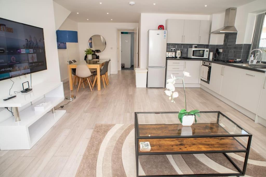 Maisy Lodge - Two Bed Lux Flat - Parking, Netflix, Wifi - Close To Blenheim Palace & Oxford - F2 Kidlington Luaran gambar