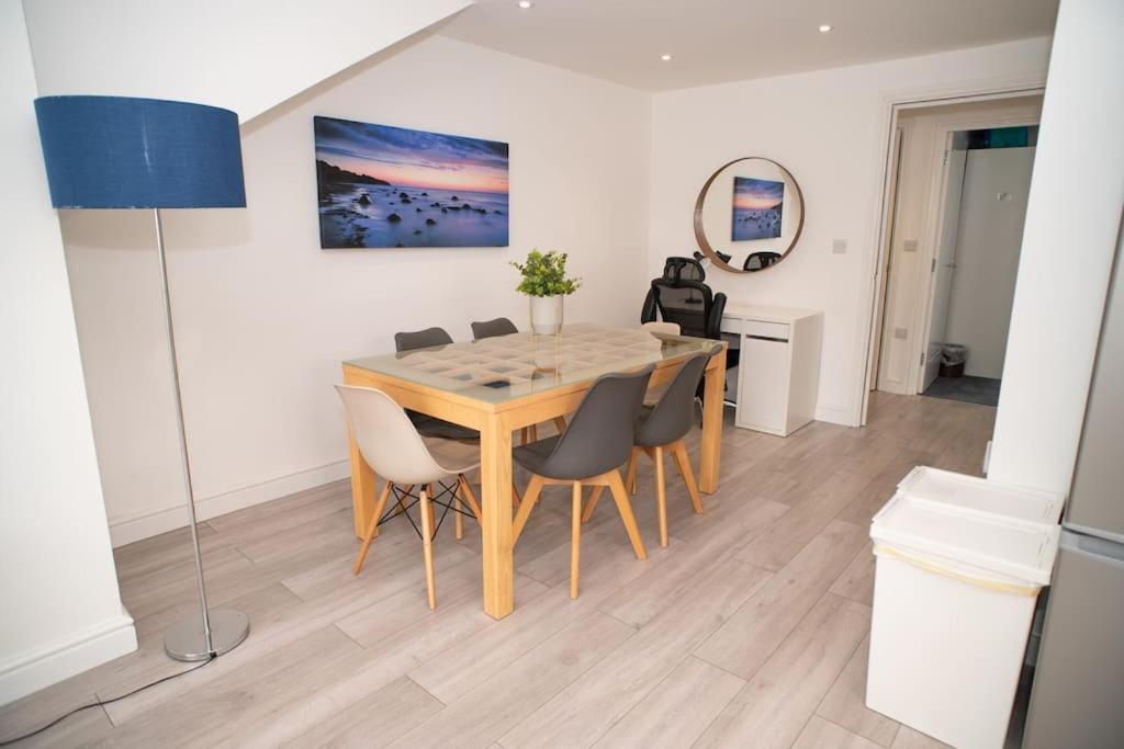 Maisy Lodge - Two Bed Lux Flat - Parking, Netflix, Wifi - Close To Blenheim Palace & Oxford - F2 Kidlington Luaran gambar