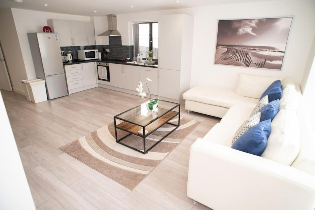 Maisy Lodge - Two Bed Lux Flat - Parking, Netflix, Wifi - Close To Blenheim Palace & Oxford - F2 Kidlington Luaran gambar