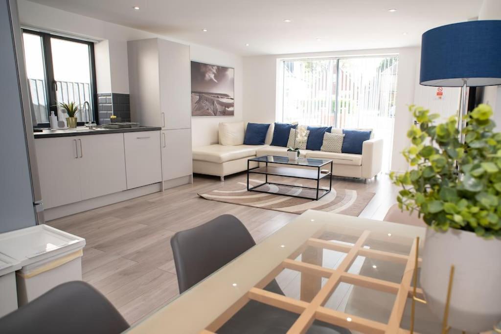 Maisy Lodge - Two Bed Lux Flat - Parking, Netflix, Wifi - Close To Blenheim Palace & Oxford - F2 Kidlington Luaran gambar